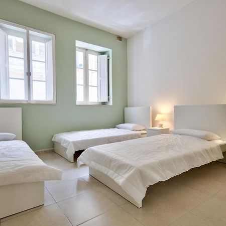 Azure Haven - Gzira Apartments And Penthouse By Shortletsmalta Bagian luar foto