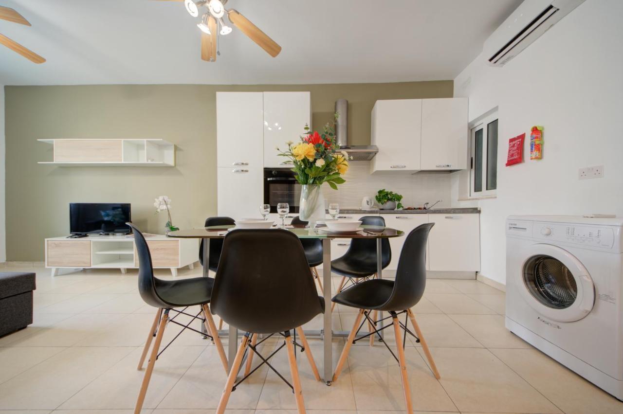 Azure Haven - Gzira Apartments And Penthouse By Shortletsmalta Bagian luar foto