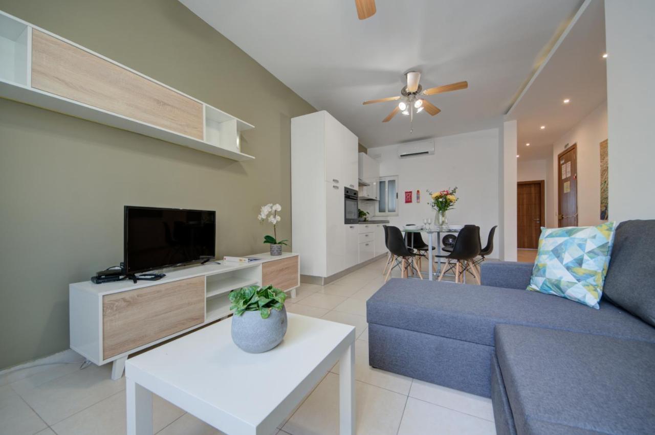 Azure Haven - Gzira Apartments And Penthouse By Shortletsmalta Bagian luar foto