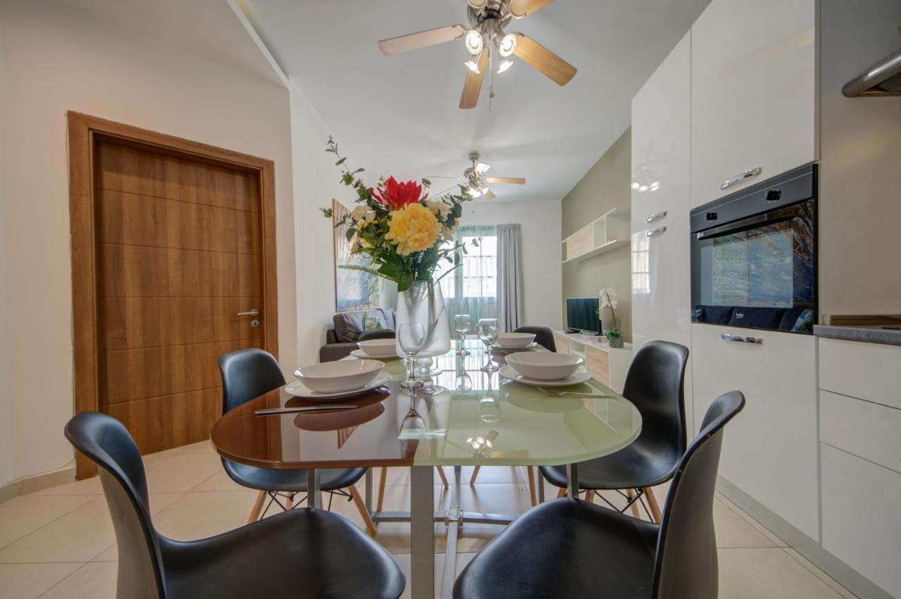 Azure Haven - Gzira Apartments And Penthouse By Shortletsmalta Bagian luar foto