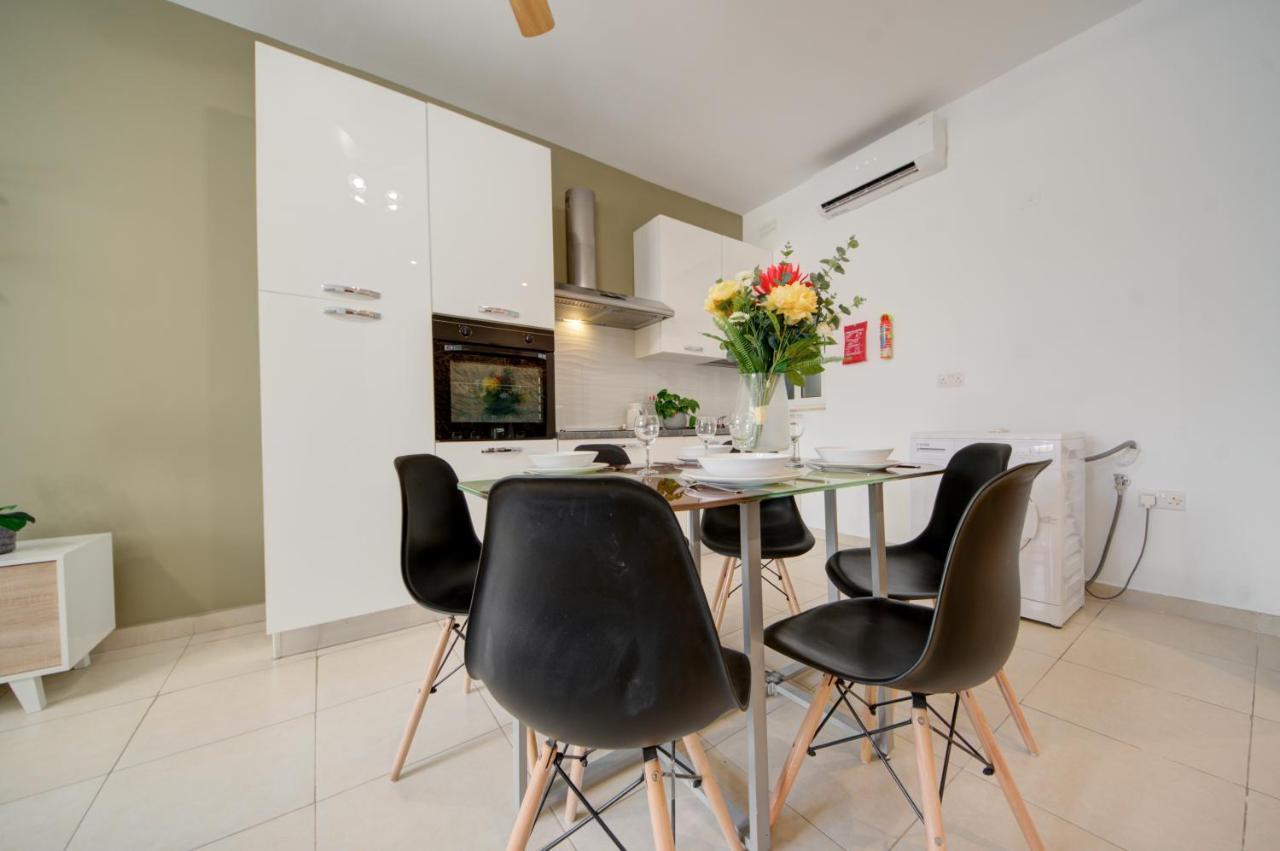 Azure Haven - Gzira Apartments And Penthouse By Shortletsmalta Bagian luar foto