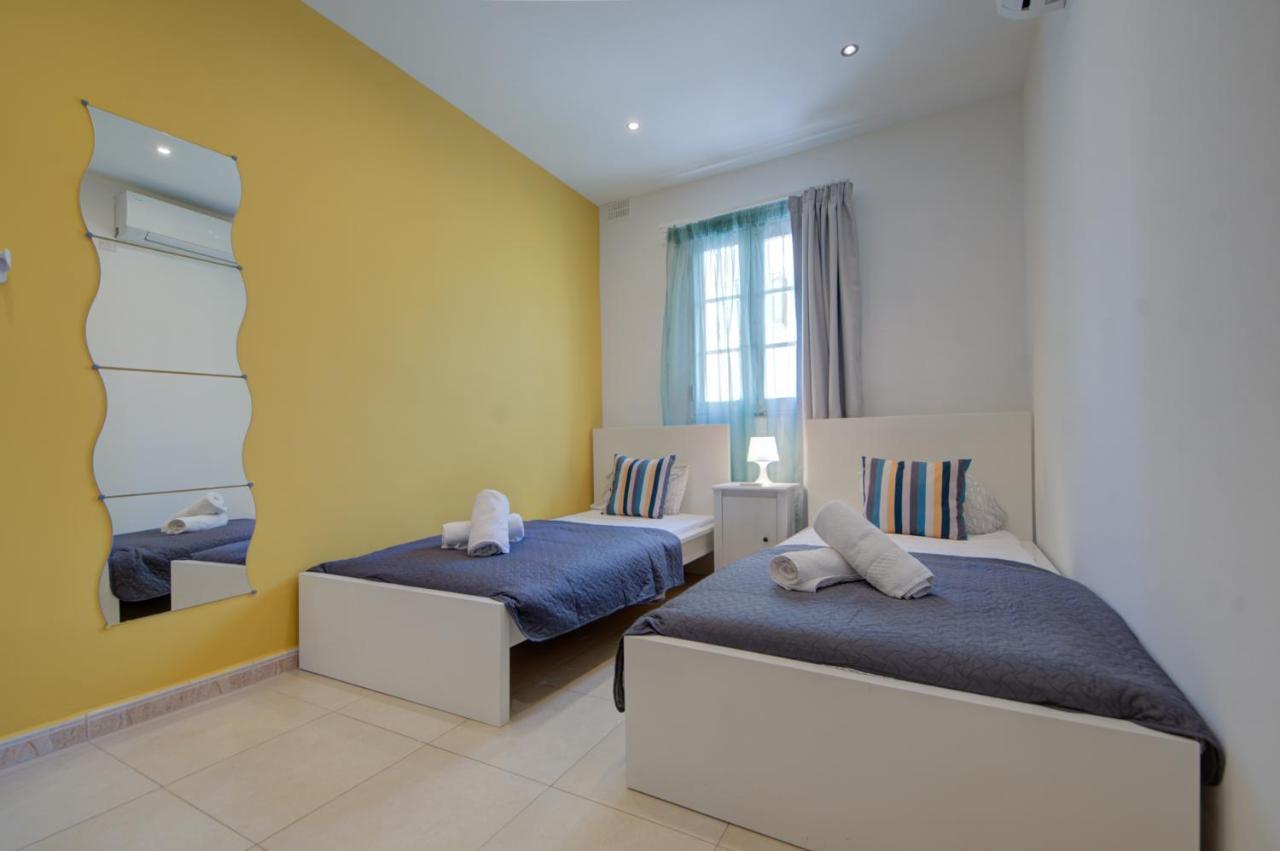 Azure Haven - Gzira Apartments And Penthouse By Shortletsmalta Bagian luar foto