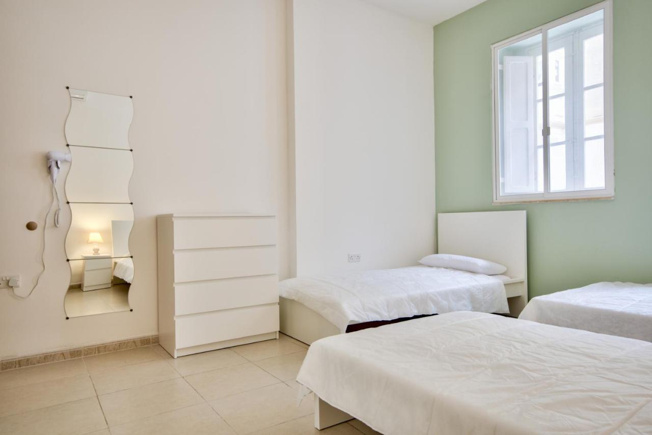 Azure Haven - Gzira Apartments And Penthouse By Shortletsmalta Bagian luar foto