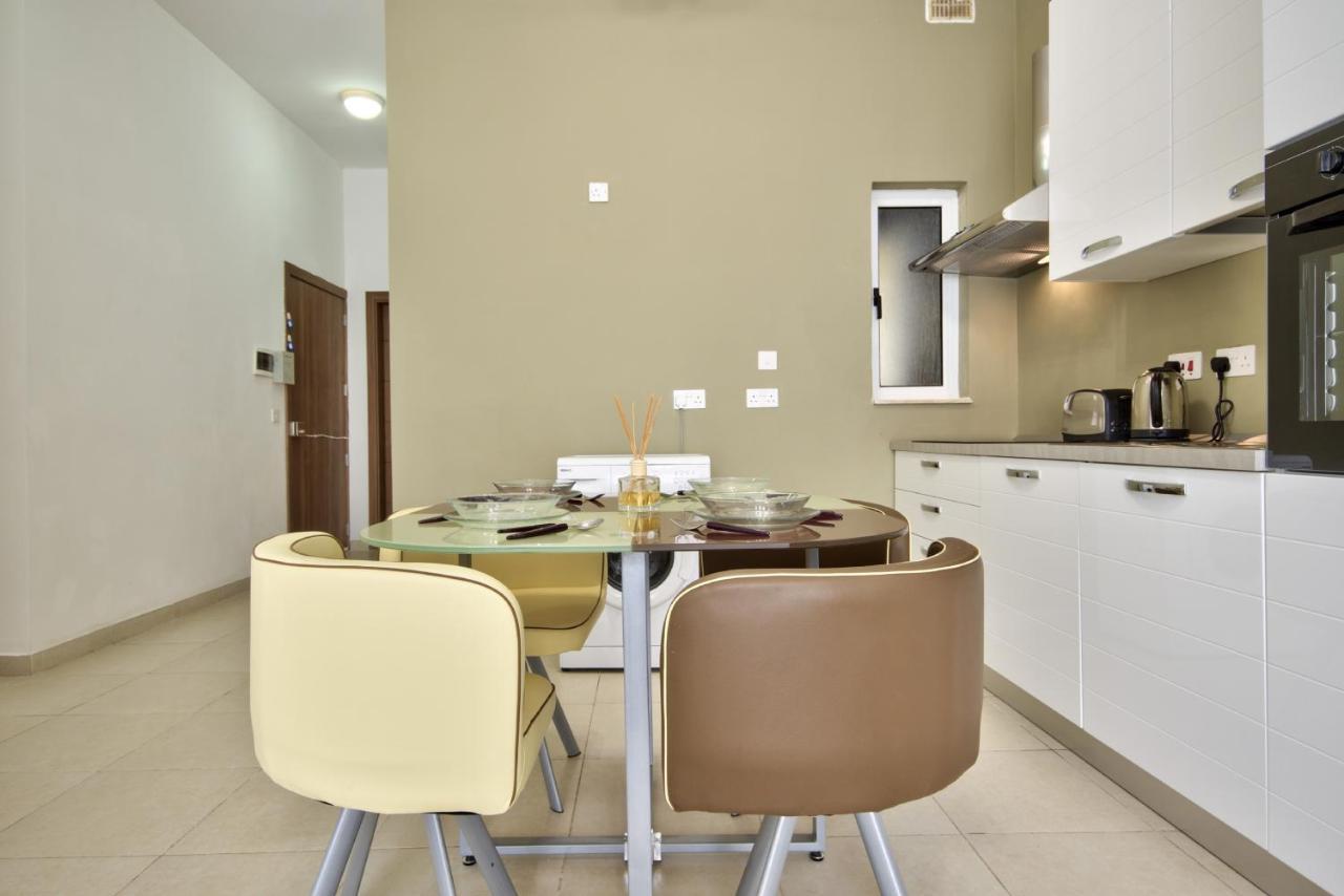 Azure Haven - Gzira Apartments And Penthouse By Shortletsmalta Bagian luar foto