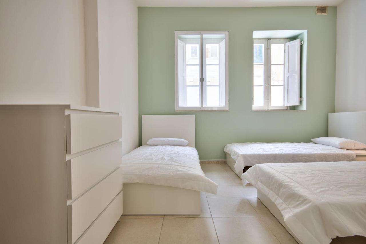 Azure Haven - Gzira Apartments And Penthouse By Shortletsmalta Bagian luar foto