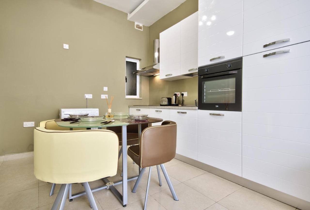 Azure Haven - Gzira Apartments And Penthouse By Shortletsmalta Bagian luar foto