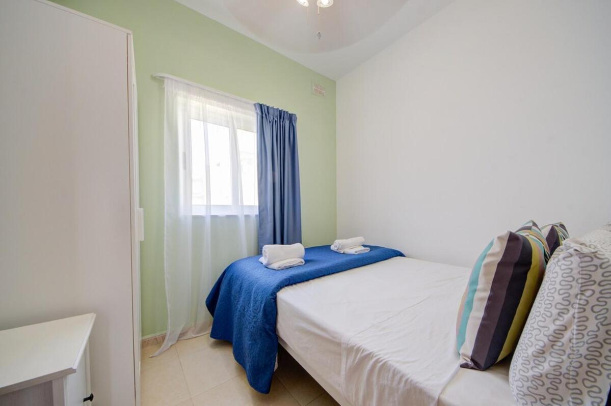 Azure Haven - Gzira Apartments And Penthouse By Shortletsmalta Ruang foto