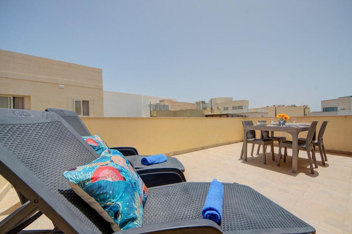 Azure Haven - Gzira Apartments And Penthouse By Shortletsmalta Ruang foto