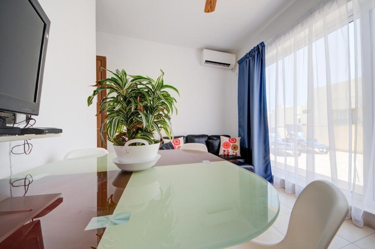 Azure Haven - Gzira Apartments And Penthouse By Shortletsmalta Ruang foto