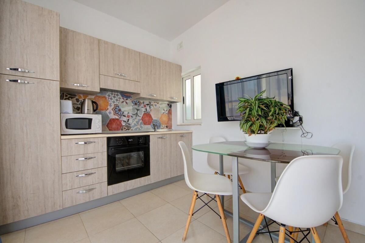 Azure Haven - Gzira Apartments And Penthouse By Shortletsmalta Ruang foto