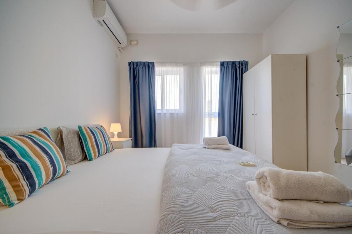 Azure Haven - Gzira Apartments And Penthouse By Shortletsmalta Ruang foto