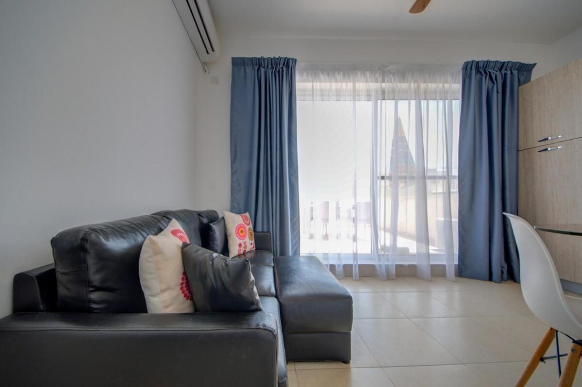Azure Haven - Gzira Apartments And Penthouse By Shortletsmalta Ruang foto