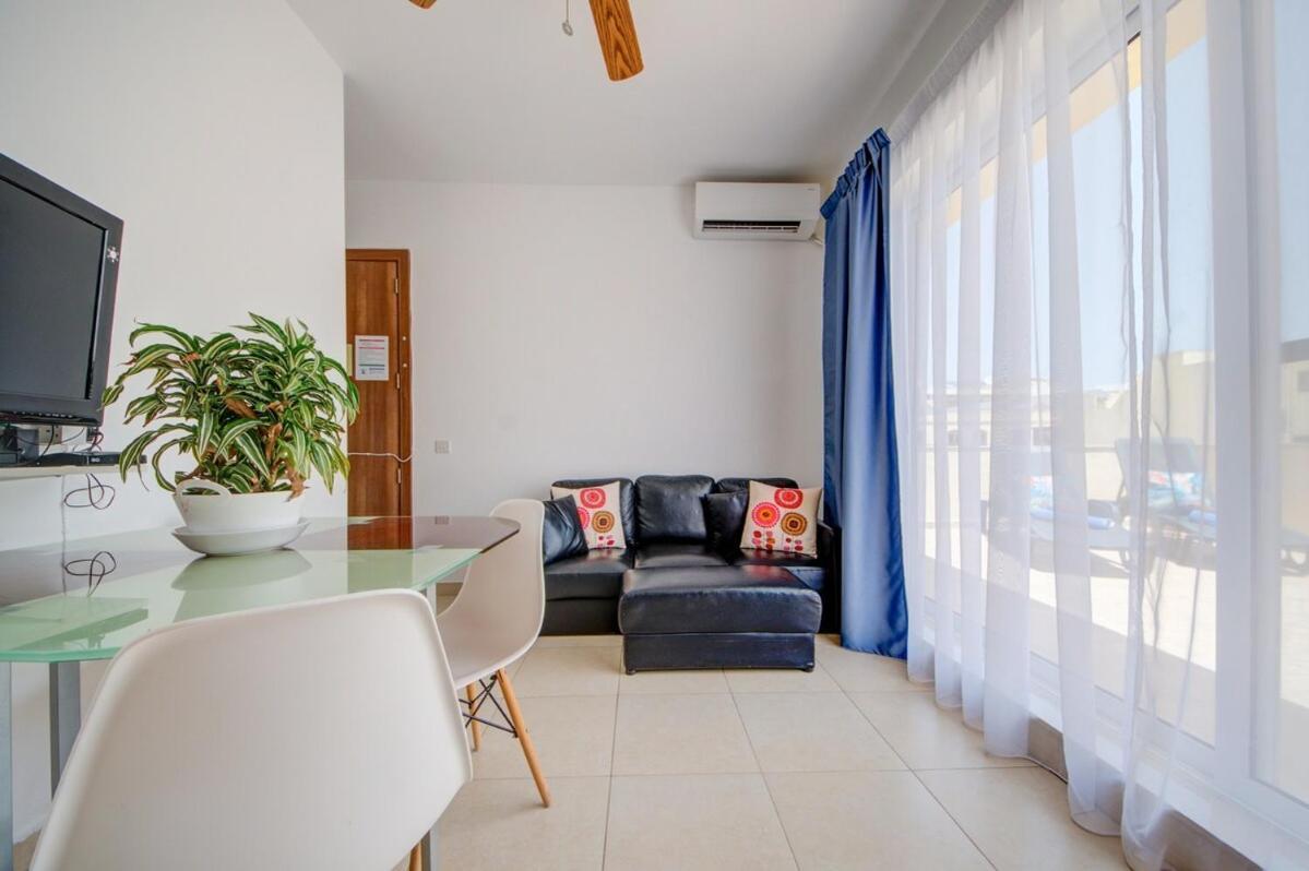 Azure Haven - Gzira Apartments And Penthouse By Shortletsmalta Ruang foto