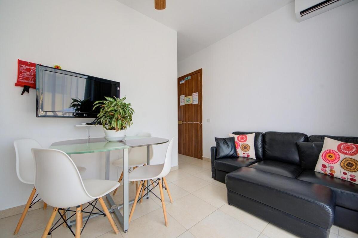 Azure Haven - Gzira Apartments And Penthouse By Shortletsmalta Ruang foto