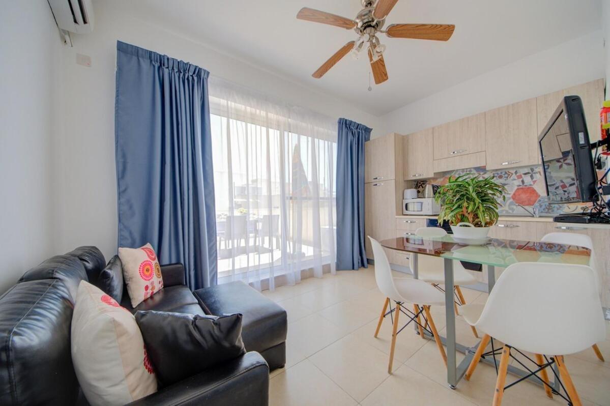 Azure Haven - Gzira Apartments And Penthouse By Shortletsmalta Ruang foto