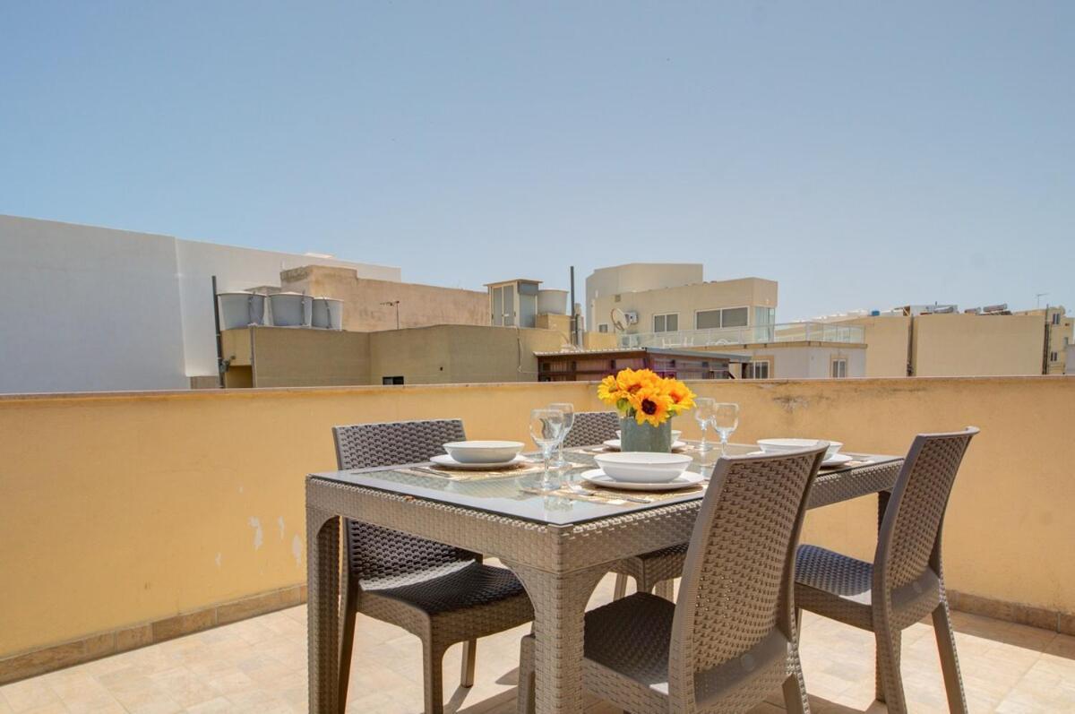 Azure Haven - Gzira Apartments And Penthouse By Shortletsmalta Ruang foto